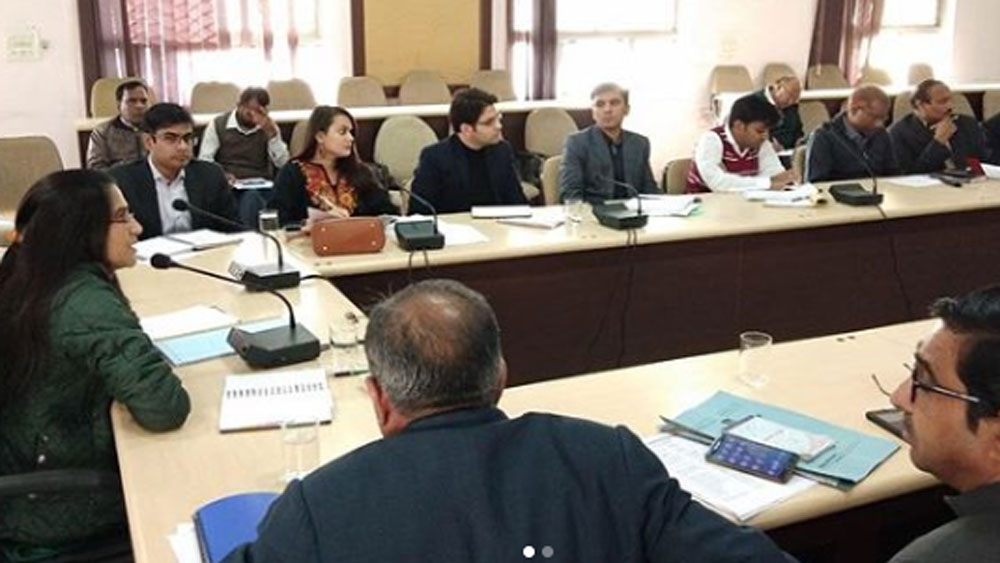 টিনা এবং আতহার— ২০১৫ ব্যাচের এই দুই আইএএস টপারের প্রেম কাহিনি সারা দেশে চর্চার বিষয় হয়ে দাঁড়িয়েছিল এক সময়।