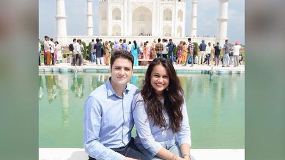 ইউপিএসসি-তে এক নম্বর হওয়ার পর টিনা মুসৌরিতে লালবাহাদুর শাস্ত্রী ন্যাশনাল অ্যাকাডেমি ফর অ্যাডমিনিস্ট্রেশন-এ ট্রেনিং নেন।