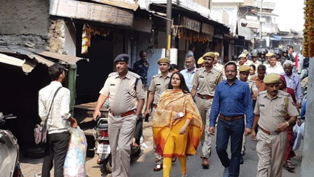 চার মাস পর অগস্টে গিয়ে শেষমেশ আতহারের প্রস্তাবে সায় দেন তিনি। দু’জনের বিয়েও হয়। তবে আতহার-টিনার সম্পর্কের পথে কাঁটাও কম ছিল না।