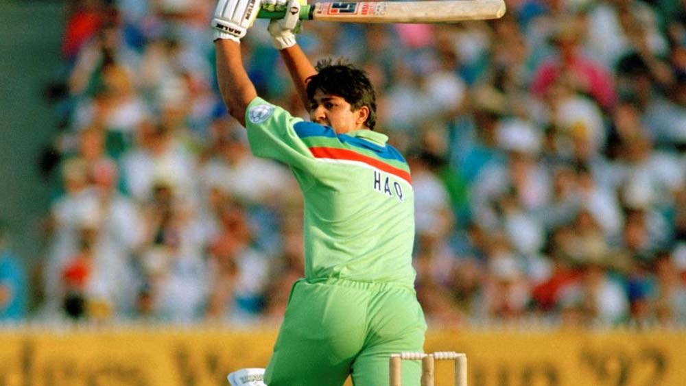 পাকিস্তানের প্রাক্তন অধিনায়ক ইনজামাম উল হক খেলেছেন ১২০ টেস্ট, ৩৭৮ ওয়ানডে ও একটি টি-টোয়েন্টি। করেছেন যথাক্রমে ৮৮৩০, ১১৭৩৯ ও ১১ রান। টেস্ট ও এক দিনের ক্রিকেটে তাঁর শতরানের সংখ্যা যথাক্রমে ২৫ ও ১০।