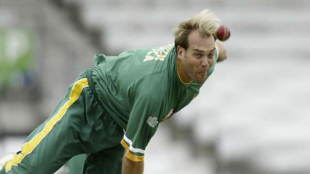 আফ্রিদির দলে অলরাউন্ডার হলেন জাক কালিস। দক্ষিণ আফ্রিকার হয়ে ১৬৬ টেস্ট, ৩২৮ ওয়ানডে ও ২৫ টি-টোয়েন্টি খেলেছেন তিনি। করেছেন যথাক্রমে ১৩২৮৯, ১১৫৭৯ ও ৬৬৬ রান। নিয়েছেন যথাক্রমে ২৯২। ২৭৩ ও ১২ উইকেট।