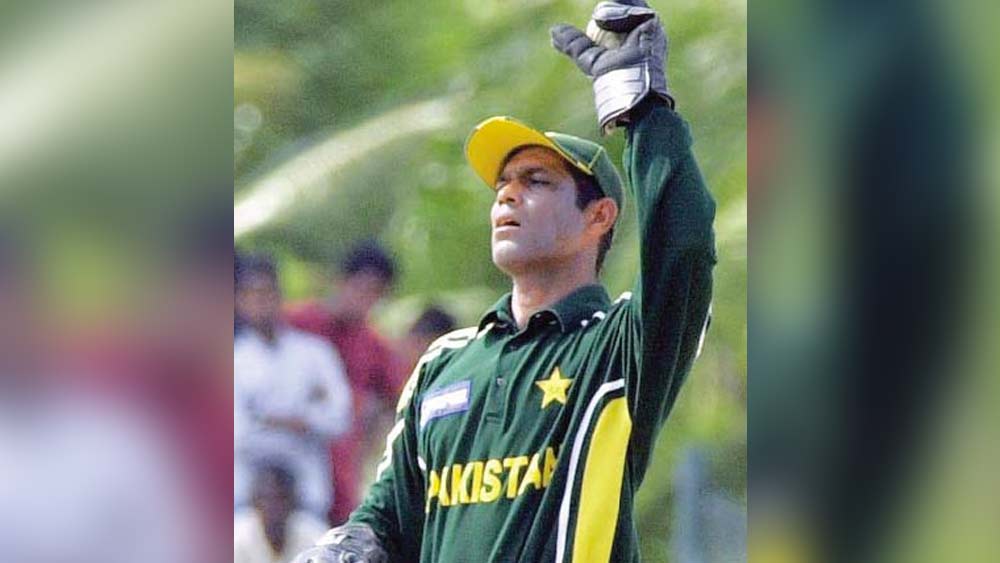 গিলক্রিস্ট থাকা সত্ত্বেও আফ্রিদি উইকেটকিপার হিসেবে দলে রেখেছেন রশিদ লতিফকে। পাকিস্তানের প্রাক্তন উইকেটকিপার খেলেছেন ৩৭ টেস্ট ও ১৬৬ এক দিনের ম্যাচ। করেছেন যথাক্রমে ১৩৮১ ও ১৭০৯ রান। টেস্টে ও একদিনের ক্রিকেটে নিয়েছেন যথাক্রমে ১১৯ ও ১৮২ ক্যাচ। স্টাম্পিং করেছেন যথাক্রমে ১১ ও ৩৮। তবে লতিফকে দলে রাখা নিয়ে ক্রিকেটমহলেই রয়েছে বিতর্ক।