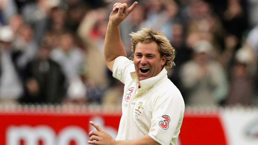 আফ্রিদির দলের একমাত্র স্পিনার হলেন শেন ওয়ার্ন। ১৪৫ টেস্টে ৭০৮ উইকেট নিয়েছেন তিনি। খেলেছেন ১৯৪ এক দিনের ম্যাচও। নিয়েছেন ২৯৩ উইকেট। লেগস্পিনকে অন্য উচ্চতায় পৌঁছে দিয়েছিলেন ওয়ার্ন।