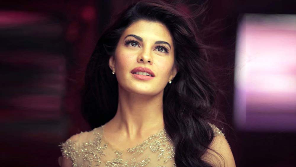 তাঁকে দেখেই জ্যাকলিনের মিডিয়া স্টাডিজ-পাঠ। তার পর সিডনি থেকে ফিরে যান কলম্বো। যোগ দেন ‘ইয়ং এশিয়ান টেলিভিশন’-এ। রাত ১১টার বিজনেস-বুলেটিনও পড়তেন তিনি।