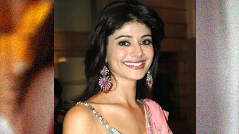 কিন্তু বলি ইন্ডাস্ট্রিতে পূজার সাফল্য আসার অনেক আগে থেকেই চর্চায় চলে এসেছিলেন তিনি। কারণটা ছিল অক্ষয় কুমারের সঙ্গে তাঁর সম্পর্ক।