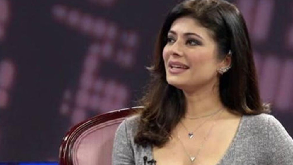 ১৯৯৫ সালে প্রথম হিন্দি ফিল্ম করেন পূজা। তার দ্বিতীয় ফিল্মটাই ছিল ‘বিরাসত’। কিন্তু ‘বিরাসত’-এর আগে থেকেই উঠতি অভিনেতা অক্ষয়ের সঙ্গে তাঁর নাম জড়িয়ে যায়।