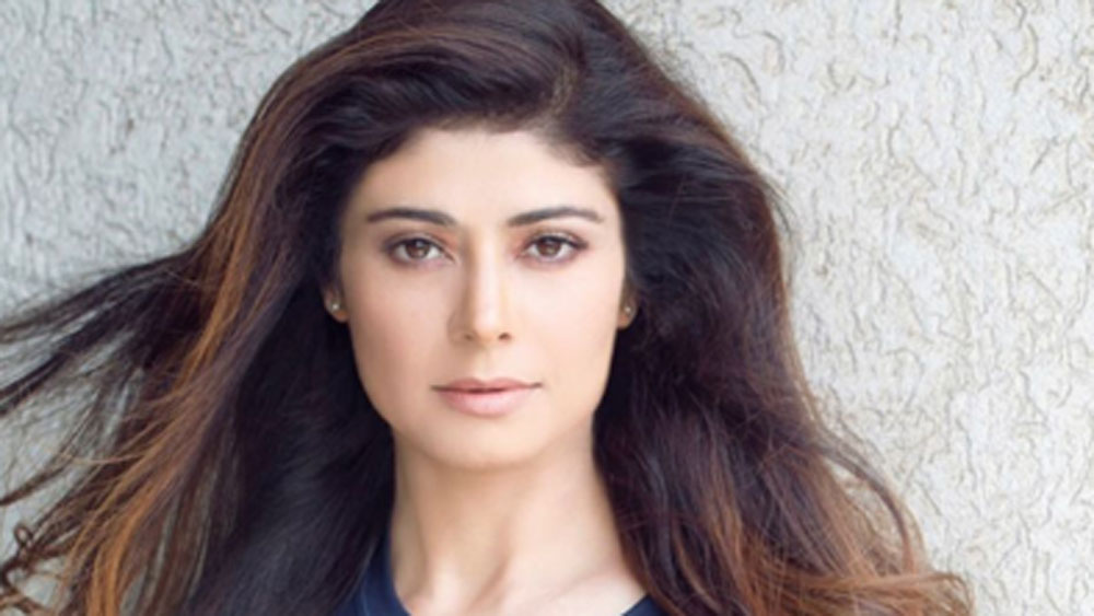 সাফল্য এবং জনপ্রিয়তায় ক্রমে অক্ষয়ের থেকে পিছিয়ে পড়েছিলেন পূজা। সে কারণেই নাকি দু’জনের মধ্যে দূরত্ব শুরু হয়।