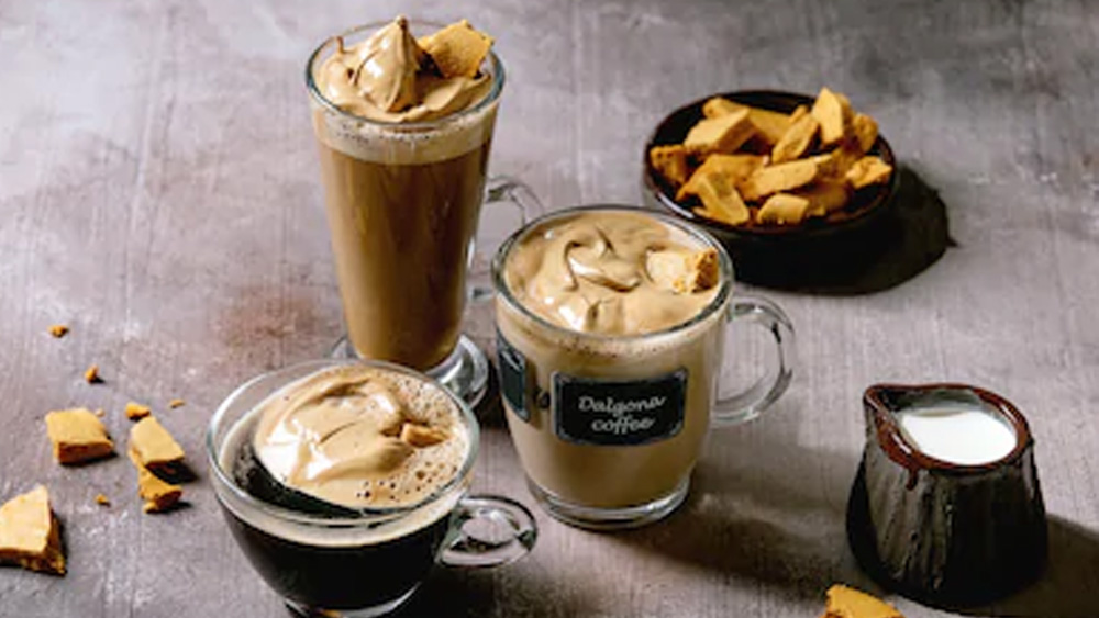 তবে সব ডালগোনা কফিতেই কিন্তু ‘ডালগোনা’ উপাদানটি থাকে না। দক্ষিণ কোরিয়ার হনিকম্ব টফি ক্যান্ডি মেশালে তবেই সেটা আসল ‘ডালগোনা কফি’ হবে।