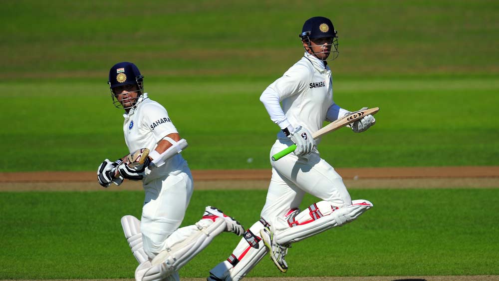 ২০০৪ সালে সৌরভ গঙ্গোপাধ্যায়ের নেতৃত্বে পাকিস্তানে গিয়েছিল ভারত। কিন্তু, সৌরভ অসুস্থ থাকায় প্রথম দুই টেস্টে নেতৃত্ব দেন রাহুল দ্রাবিড়। মুলতানে প্রথম টেস্টের দ্বিতীয় দিনে সচিন তেন্ডুলকর যখন ১৯৪ রানে অপরাজিত, তখন ইনিংসের সমাপ্তি ঘোষণা করেন দ্রাবিড়। যা মানতে পারেননি সচিন। যদিও মনে করা হয় যে সচিনকে অনেক বার বার্তা পাঠানোর পরই এই সিদ্ধান্ত নেওয়া হয়েছিল।