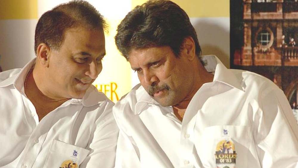 সুনীল গাওস্কর ও কপিল দেব হলেন ভারতীয় ক্রিকেটের দুই কিংবদন্তি। কিন্তু, দু’জনের মধ্যেই ছিল ব্যক্তিত্বের সংঘাত। ১৯৮৩ সালে গাওস্করের জায়গায় কপিল অধিনায়ক হওয়ার পর তার তিক্ততা বাড়ে। ১৯৮৩ সালে তৎকালীন মাদ্রাজে ওয়েস্ট ইন্ডিজের বিরুদ্ধে গাওস্কর ২৩৬ রানে ব্যাট করার সময় ইনিংসের সমাপ্তি ঘোষণা করেছিলেন কপিল। যা মানতে পারেননি গাওস্কর।