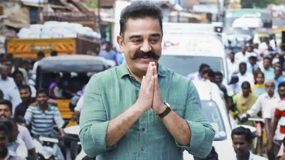 কাজের মতো বর্ণময় তাঁর ব্যক্তিগত জীবনও। ঘনিষ্ঠ এবং অন্তরঙ্গ হয়েছেন একাধিক নারীর সঙ্গে। কিন্তু পঁয়ষট্টি বসন্ত পেরিয়েও এখনও একা এই রাজনীতিক তথা বলিষ্ঠ অভিনেতা।