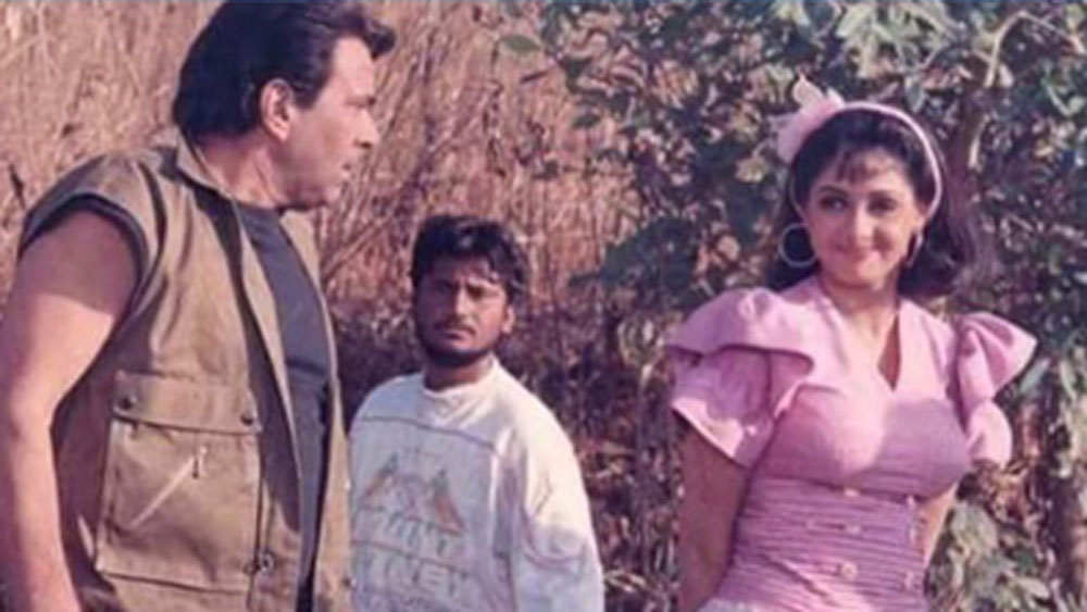 কেন জানেন? তার নেপথ্যে ছিল শ্রীদেবীর প্রতি ধর্মেন্দ্রর একটি মন্তব্য। প্রকাশ্যে মঞ্চে দাঁড়িয়ে শ্রীদেবীকে ‘চোর’ বদনাম দিয়েছিলেন তিনি!