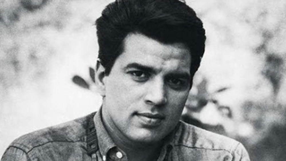 কিন্ত ছোটবেলা থেকেই ছিল তাঁর অভিনয়ের প্রতি ঝোঁক। দিলীপ কুমার ও মতিলালের অভিনয় দেখেই তিনি অনুপ্রাণিত হন। পড়াশোনা ছেড়ে অভিনয়কেই তিনি পেশা হিসাবে বেছে নেন।