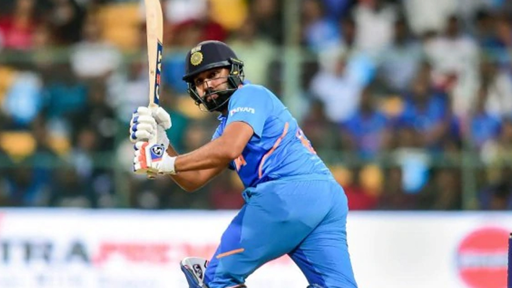 সচিনের সঙ্গী সহবাগ হতেই পারতেন। কিন্তু, আমরা রোহিত শর্মাকেই রাখলাম। তিনিই প্রথম যিনি এই ফরম্যাটে আড়াইশো রান করেন। তাঁর ২৬৪ রানই এই ফরম্যাটে এখনও সর্বাধিক। ওয়ানডে-তে তিন বার ডাবল সেঞ্চুরি করেছেন তিনি। এটাও রেকর্ড। গত বছর বিশ্বকাপে তাঁর ব্যাটে আসা পাঁচ সেঞ্চুরি।