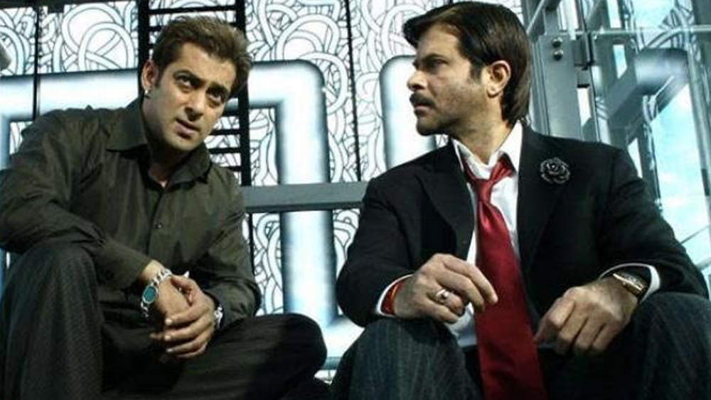 মুখে বলেই শান্ত হননি। প্রত্যক্ষদর্শীদের দাবি, এর পর সলমন অনিলকে নাকি ঘুষি মারতেও যাচ্ছিলেন। কিন্তু সেটে হাজির ইউনিটের লোকজন তাঁকে নিরস্ত করেন। তাঁদের হস্তক্ষেপে বন্ধ হয় দু’জনের বিবাদ। সে যাত্রা রক্ষা পান অনিল।