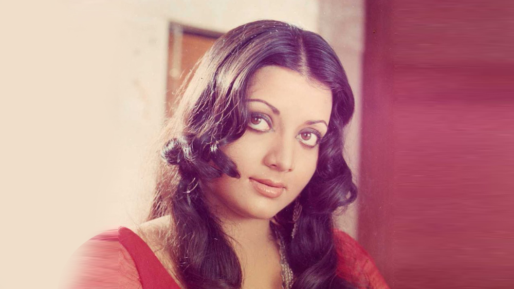 যোগিতার জন্ম ১৯৫২ সালের ১৩ অগস্ট। বলিউডের আর এক নায়িকা, শাম্মি কপূরের স্ত্রী গীতা বালি ছিলেন যোগিতার ঘনিষ্ঠ আত্মীয়া। কপূর পরিবারের ধারা ভেঙে তিনি বিয়ের পরেও নিজের কেরিয়ার বজায় রেখেছিলেন। কিন্তু যোগিতা সে পথে যাননি।