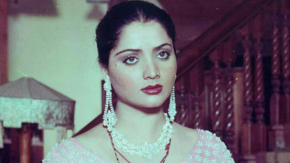 যোগিতার প্রথম ছবি ‘পরওয়ানা’ মুক্তি পায় ১৯৭১ সালে। প্রথম ছবিতেই অমিতাভ বচ্চনের মতো তারকার সঙ্গে অভিনয়। ছবিতে ছিলেন নবীন নিশ্চলও। প্রথম ছবি পরিচিতি দিলেও পায়ের নীচে জমি মজবুত করতে সময় লেগেছে অনেকটাই।