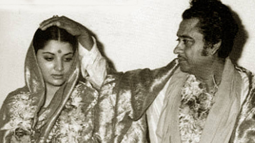 কেরিয়ারের মাঝপথেই বিয়ে করেছিলেন যোগিতা। ১৯৭৬ সালে তাঁর বিয়ে হয়েছিল কিশোরকুমারের সঙ্গে। তিনি ছিলেন সঙ্গীতশিল্পীর তৃতীয় স্ত্রী। তবে মাত্র দু’ বছর স্থায়ী ছিল তাঁদের সংসার।