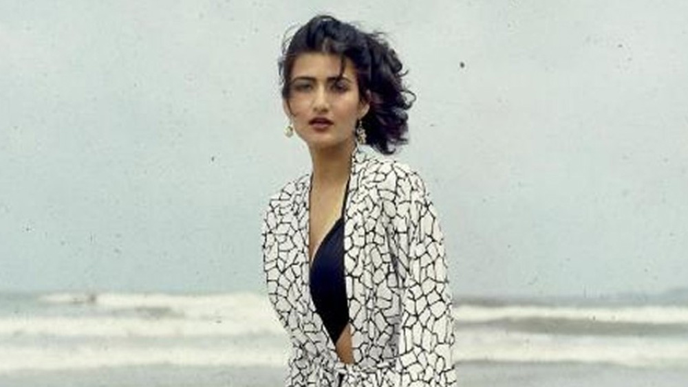 মিঠুনের সঙ্গে যোগিতার সম্পর্কও নানা ওঠাপড়ার মধ্যে দিয়ে গিয়েছে। যোগিতার আগেও মিঠুনের জীবনে অন্য নারী এসেছেন। কেরিয়ারের শুরুতে সারিকার সঙ্গে তাঁর সম্পর্ক ছিল বলে গুঞ্জন শোনা যায়।