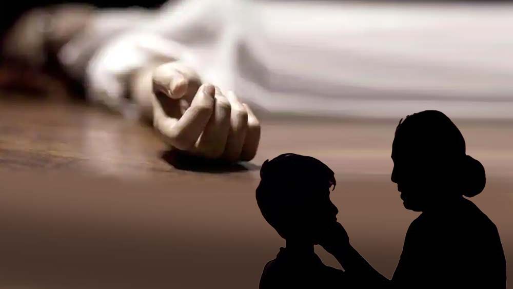 পাঁচ বছর বয়সে তিনি হারান বাবাকে। ছ’জন সন্তানকে নিয়ে অসহায় হয়ে পড়েন মা, মানহুম্মা। কেরলের থালাসেরিতে অক্ষরজ্ঞানহীন এই বধূ চেয়েছিলেন তাঁর সন্তানরা যেন লেখাপড়া শেখে।