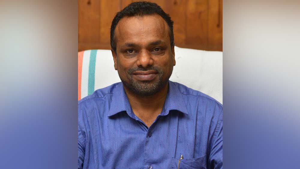 তার আগেই অনাথাশ্রমে থাকার সময়ে এমন একটা ঘটনা ঘটেছিল, যা মোড় ঘুরিয়ে দিয়েছিল আব্দুল নাসারের জীবনের। তাঁদের আশ্রমে এসেছিলেন অমিতাভ কান্থ। তাঁর সঙ্গে কথা বলে প্রথম আইএএস আধিকারিক হওয়ার স্বপ্ন দেখেছিলেন আব্দুল নাসার।