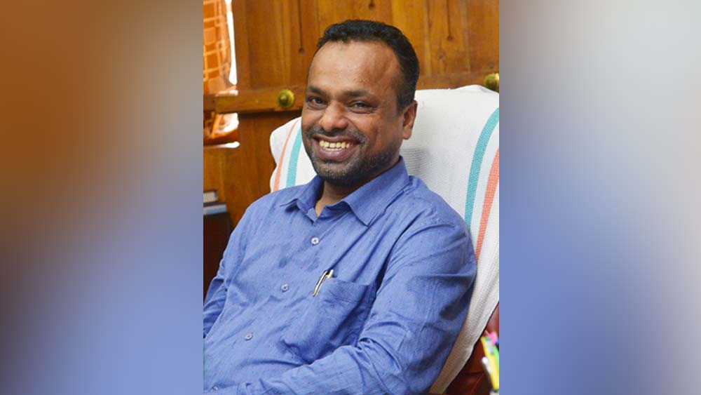 কিন্তু ভবিষ্যতে আমলা হওয়ার থেকেও আব্দুলের সে সময় জরুরি মনে হয়েছিল অর্থ উপার্জন। তাই পড়াশোনা বাদ দিয়ে পালিয়ে যেতেন রেস্তরাঁয় কাজ নেবেন বলে।