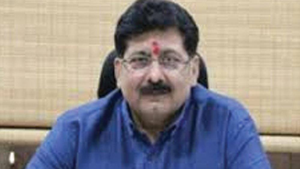 সবার সঙ্গে তাঁর এতটাই ভাল সম্পর্ক যে, পুলিশের বিভিন্ন পদস্থ অফিসার থেকে শুরু করে, রাজ্য সরকারের বিভিন্ন অফিসার- সকলকে নিয়ে একসঙ্গে চলতে তাঁর কোনও অসুবিধা হয় না।