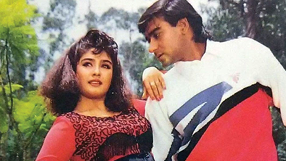 ফলে মিডিয়াতেও তাঁদের সম্পর্ক নিয়ে লেখালেখি শুরু হয়। এই লেখালেখি নিয়ে কোনওদিনই রবিনা বা অজয় মুখ খোলেননি। রবিনা তখন নাকি অজয় দেবগণকে পাগলের মতো ভালবাসতেন, এমনই গুঞ্জন ছড়িয়েছিল।