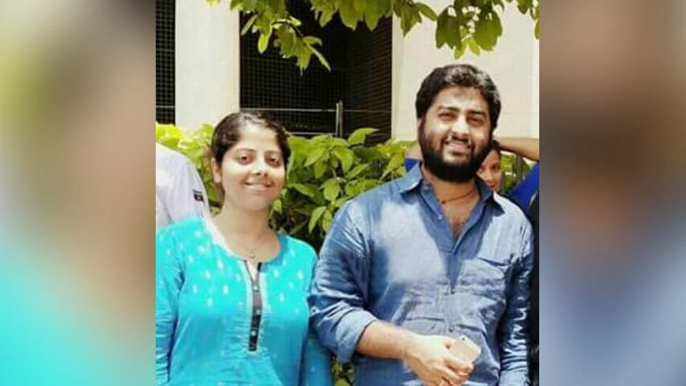 সম্পর্কে গায়ক অরিজিৎ সিংহের বোন তিনি। অরিজিৎ এবং অমৃতার বয়সের ফারাক সাড়ে চার বছরের।