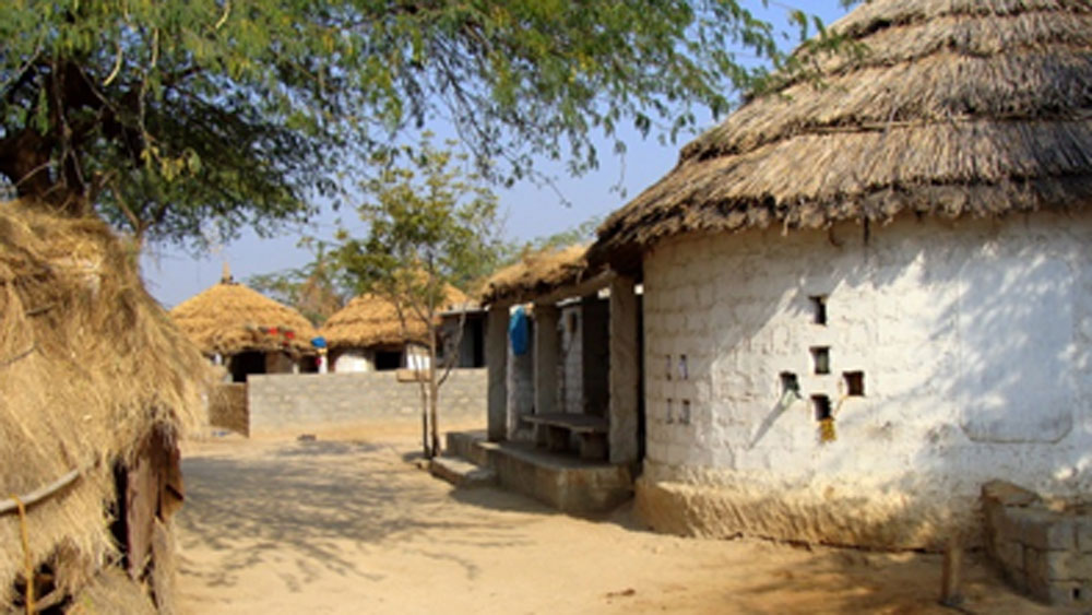 বাবা-মা যে এমন উদ্যোগ নিয়েছেন, তা জানতেন না তাঁদের ছেলে ভাগীরথ। লকডাউন শুরু হওয়া থেকে গরিবদের জন্য একই রকম ভাবে উদ্বিগ্ন হয়ে পড়েছিলেন তিনিও।