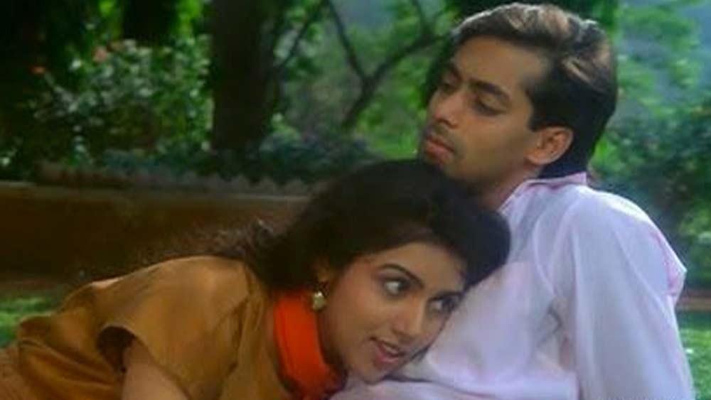 ১৯৯১ সালে মুক্তি পাওয়া ছবি ‘লভ’-এ নায়িকা ‘ম্যাগির’-র ভূমিকায় ছিলেন রেবতী মেনন। তিনি দক্ষিণী ছবির জনপ্রিয় নায়িকা ছিলেন। বলিউডে কেরিয়ার শুরুর সময়ে তিনি নায়ক হিসেবে বেছে নিয়েছিলেন সলমনকে।