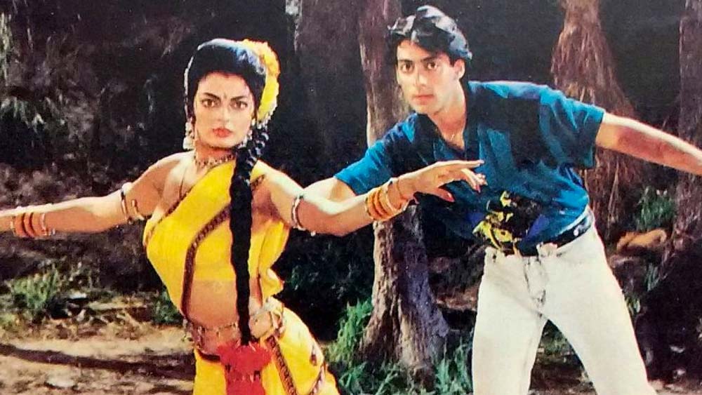 ‘সূর্যবংশী’ ছবিতে সলমনের বিপরীতে ছিলেন শিবা। তিনি ছিলেন টেলিভিশনের পরিচিত নায়িকা। তাঁর প্রথম ছবি ছিল ‘সূর্যবংশী’। কিন্তু এই ছবিতে সলমনের জাদু কাজ করেনি। আর শিবার নাম তো আলোচিতই হয়নি।