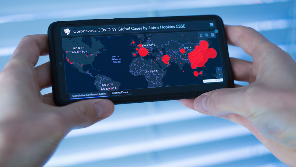 কোভিড-১৯ নিয়ে গত তিন সপ্তাহে ভারত থেকে পৌঁছেছে ৭ লক্ষের বেশি অনুসন্ধান। আবার, কোভিড-১৯ ট্র্যাকার সম্বন্ধে জানবে বলে ভারত থেকে গুগলের দরবারে গিয়েছে ১ লক্ষের বেশি সার্চ। পাশাপাশি, কোভিড-১৯-এর প্রভাব ভারতে কেমন, জানতে সার্চ পৌঁছেছে ২০ হাজারের বেশি।