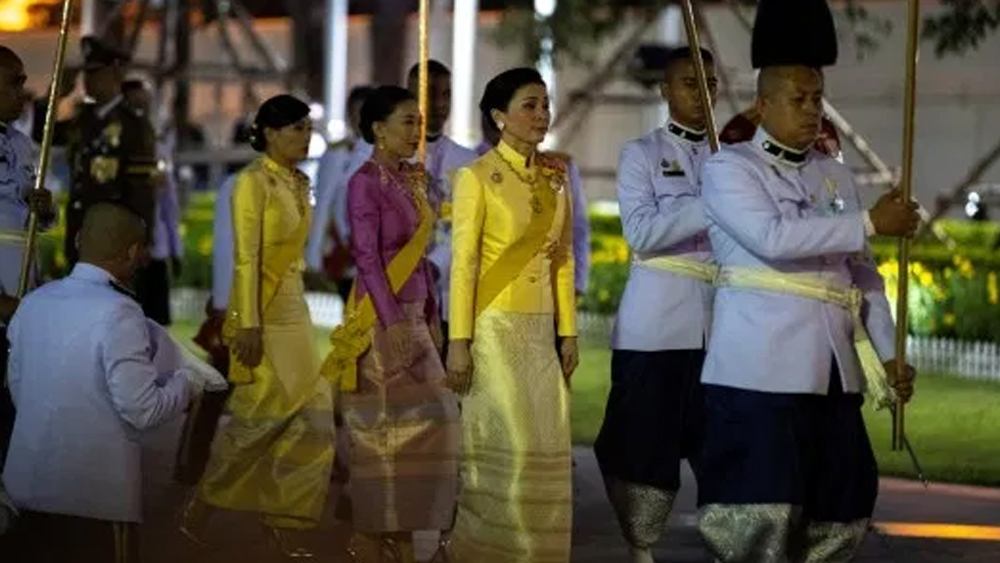 এই হোটেলের একটি বড় অংশে বেশ কিছু পরিবর্তন করা হয়েছে রাজার ইচ্ছানুসারে। আপাতত হোটেলে সাধারণ পর্যটকের প্রবেশ নিষিদ্ধ। কিন্তু রাজার জন্য সেই নিয়ম শিথিল করে খুলে দেওয়া হয়েছে হোটেলের দরজা।