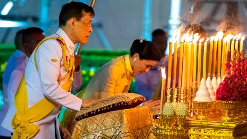 ২০১৯-এ তাঁর অভিষেকের তিন দিন আগে চতুর্থ বিয়ে করেন বাজিরালংকর্ণ। সবাইকে চমকে দিয়ে তিনি পাণিগ্রহণ করেন ব্যক্তিগত রক্ষী দলের উপপ্রধান সুথিদাকে। বিয়ের পরই সুথিদাকে ‘রানি’ উপাধি দেন রাজা।