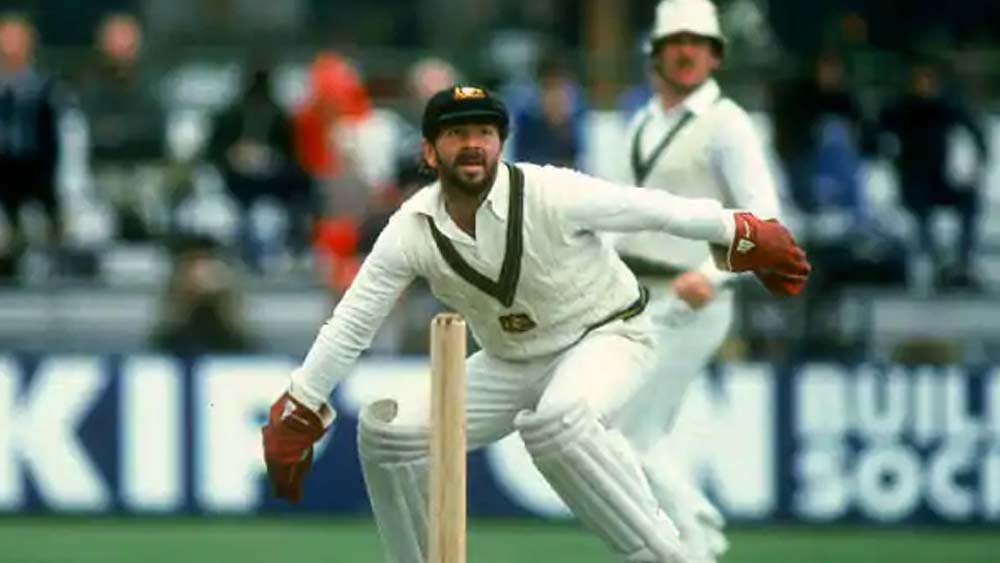 এর পর উইকেটকিপার। অস্ট্রেলিয়ার রড মার্শ থাকছেন দায়িত্বে। ৯২ একদিনের ম্যাচে ১২০ ক্যাচ নিয়েছেন তিনি। স্টাম্পিংয়ের সংখ্যা চার। ব্যাট হাতে করেছেন ১২২৫ রান। হাফ-সেঞ্চুরির সংখ্যা চার।