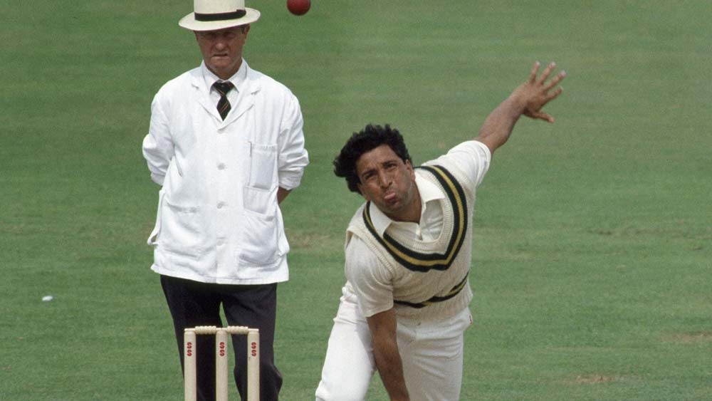 দলের একমাত্র বিশেষজ্ঞ স্পিনার হলেন আবদুল কাদির। পাকিস্তানের এই লেগস্পিনার ১০৪ একদিনের ম্যাচে নিয়েছেন ১৩২ উইকেট। পাঁচ উইকেট নিয়েছেন দু’বার। লেগস্পিনের কারিকুরিতে কাদির নিজের সময়ে প্রায়ই বোকা বানাতেন ব্যাটসম্যানদের।