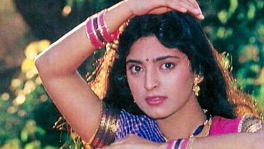 কিন্তু সমস্ত কাস্টিং আগে থেকেই হয়ে যাওয়ায় জুহিকে নেওয়া সম্ভব নয় বলেই জানিয়ে দেন পরিচালক।