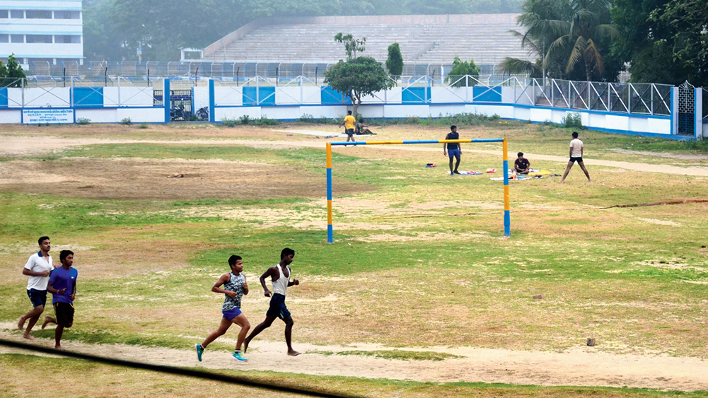 অসচেতন: চলছে শরীরচর্চা