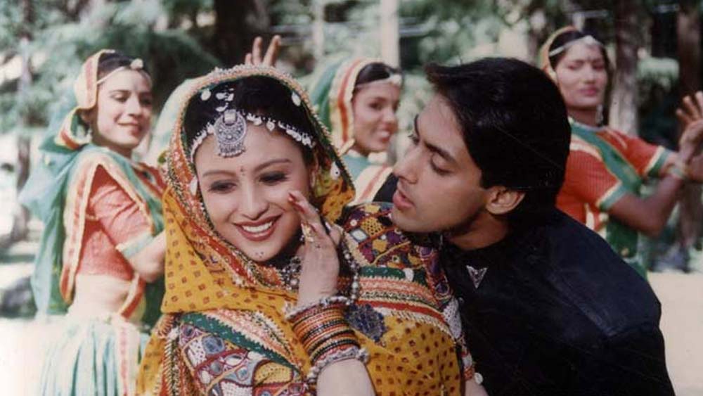 বক্সঅফিসে চূড়ান্ত সফল হয় ‘সনম বেওয়াফা’। সে বছর ব্যবসার নিরিখে দ্বিতীয় স্থানে ছিল এই ছবিটি। প্রথম স্থানে ‘সাজন’।