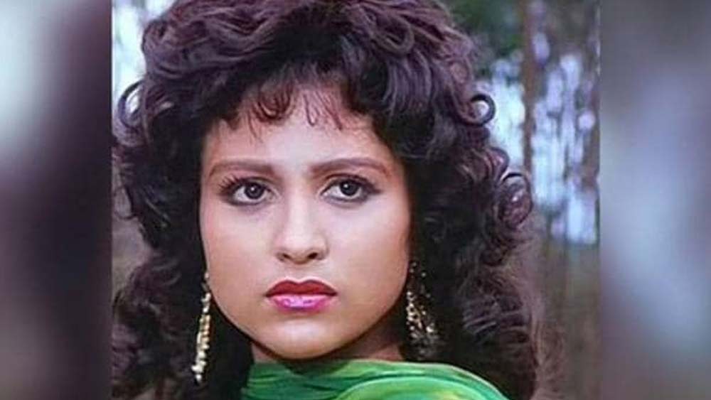 তার পরেও তিনি অভিনয় করেছেন। সুযোগ এসেছে ‘১৯৪২ এ লভ স্টোরি’, ‘মিস্টার আজাদ’, ‘জয় কিষণ’-সহ কিছু ছবিতে। কিন্তু কেরিয়ারের প্রথম দিকের সাফল্য আর ফিরে আসেনি তাঁর কাছে।