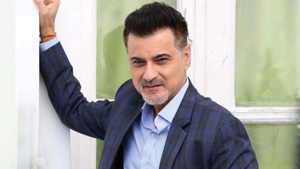 তবে ‘প্রেম’ ছবির সময়ে সঞ্জয়-তব্বুর প্রণয় নাকি সত্যি দানা বেঁধেছিল, ইন্ডাস্ট্রিতে এই গুঞ্জন বহু দিন ধরেই শোনা যায়।