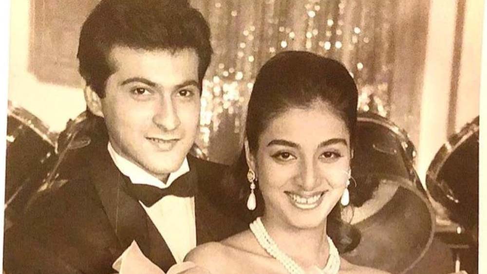 তবে সঞ্জয় কপূর বা তব্বু, দু’জনের কেউ এই ঘনিষ্ঠতা যেমন লুকিয়ে রাখেননি, তেমনই প্রকাশ্যে এই সম্পর্ক নিয়ে কিছু বলেনওনি।