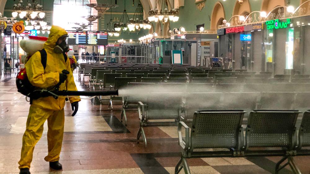 রাশিয়ায় ২০১৯ সালে জিডিপি বৃদ্ধির হার ছিল ১.৩ শতাংশ, এ বছর সেটা দাঁড়াতে পারে -৫.৫ এবং ২০২১-এ হতে পারে ৩.৫ শতাংশ। সৌদি আরবের জিডিপি এ বছর নেমে যেতে পারে -২.৩ শতাংশ পর্যন্ত। ২০১৯ সালে ছিল ০.৩ শতাংশ এবং ২.৯ শতাংশ হতে পারে ২০২১ সালে।