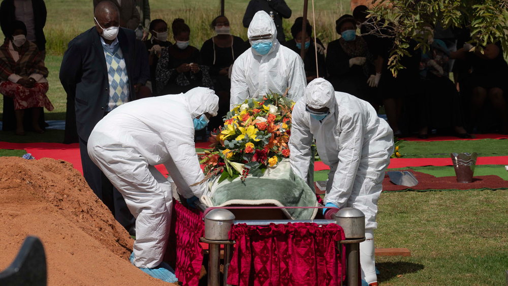 দক্ষিণ আফ্রিকায় ২০১৯ এ জিডিপি বৃদ্ধির হার ছিল ০.২ শতাংশ। সেখান থেকে চলতি বছরে নামতে পারে -৫.৮ শতাংশে। আগামি বছরের সম্ভাব্য বৃদ্ধির হার ৪.০ শতাংশ। অন্য দিকে ব্রাজিলে গত বছরের ১.১ থেকে জিডিপি বৃদ্ধির হার নামতে পারে -৫.৩ শতাংশ। ২০২১ সালে হতে পারে ২.০৯।