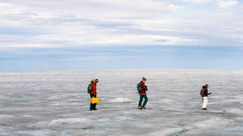 কী ভাবে বরফে ঢাকা এই জনপদের খোঁজ পেলেন তাঁরা? গবেষণার জন্য নরওয়ের অপল্যান্ডের দিকে যাচ্ছিল গবেষকদের দল। নরওয়ের লেন্ডব্রিনে তাঁবু ফেলেন তাঁরা।