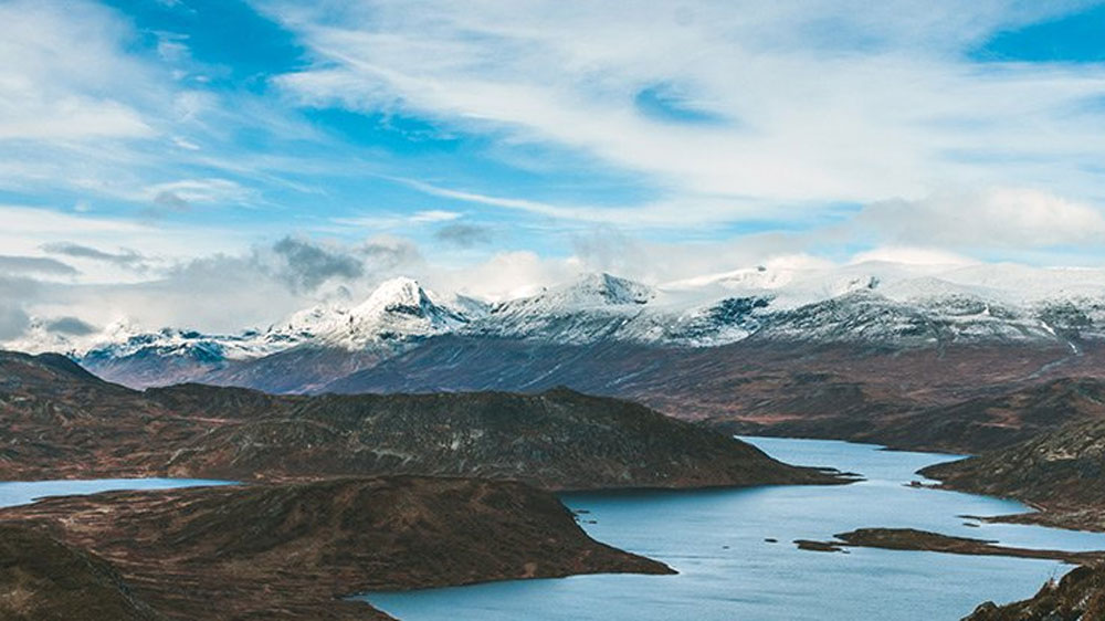 উষ্ণায়নের ফলে বরফের স্তর গলে যাওয়ায় এত বছর পর সেগুলো ফের উপরে উঠে এসেছে।