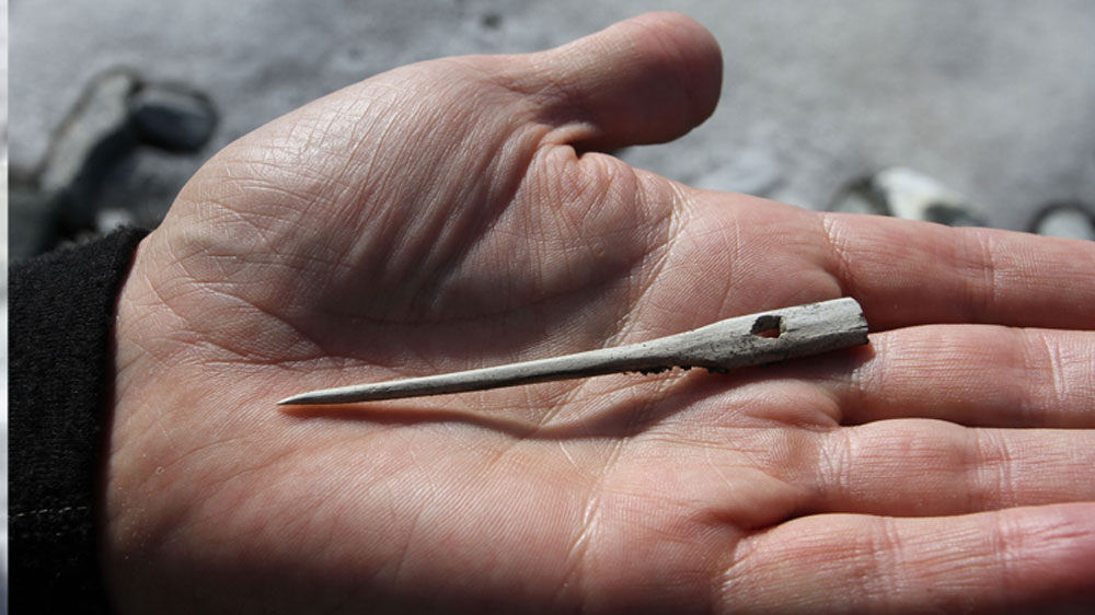 খুঁজে পাওয়া পুরনো জিনিসগুলোর মধ্যে প্রত্নতত্ত্ববিদ পাইলোর সবচেয়ে পছন্দের আবিষ্কার ছোট একটি কাঠের টুকরো। কী কাজে এই কাঠের টুকরো লাগত?