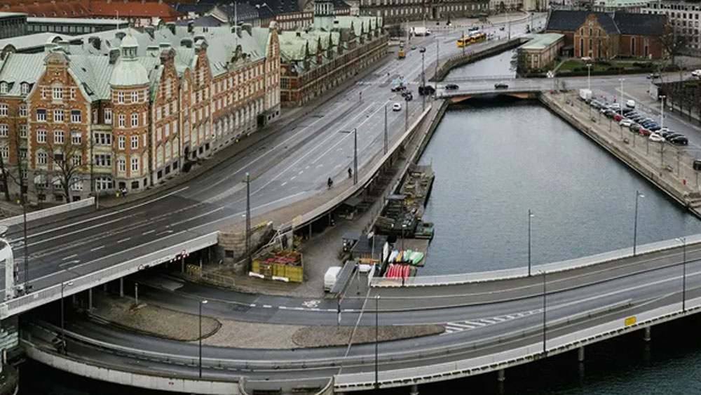 আজকের করোনাকে প্রত্যাঘাত করার মতো অস্ত্র এখনও মানুষের হাতে নেই। তাই লকডাউনই এখন একমাত্র ভরসা পৃথিবীর সর্বশ্রেষ্ঠ জীবকুলের।