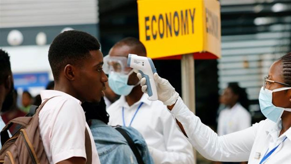 আফ্রিকার মধ্যে করোনাভাইরাসের প্রভাব সবচেয়ে বেশি পড়েছে দক্ষিণ অফ্রিকাতেই। এখনও পর্যন্ত দক্ষিণ আফ্রিকায় অন্তত আড়াই হাজার সংক্রমণ মিলেছে। তার মধ্যে মৃত্যু হয়েছে ৩৪ জনের।
